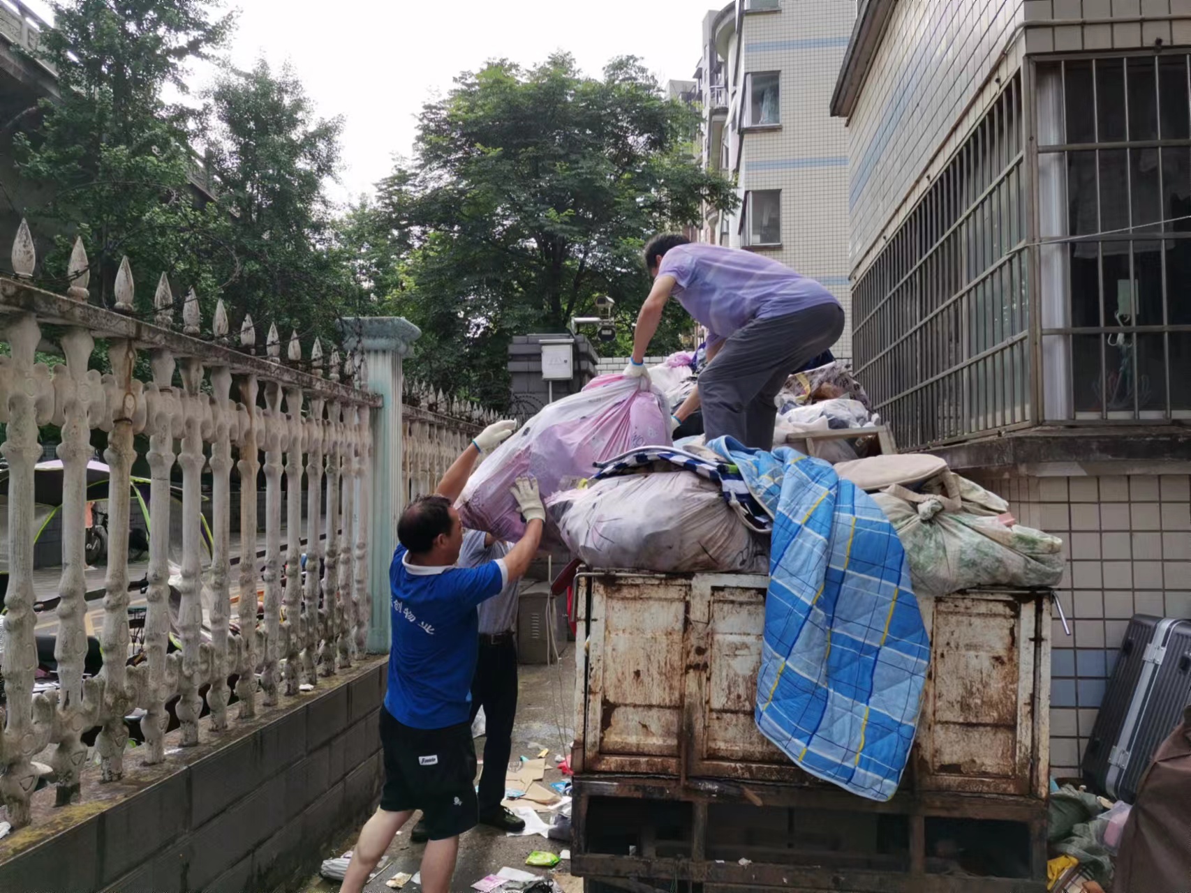 湖南保安服务,墙外高空清洗服务,湖南保利天创物业发展有限公司