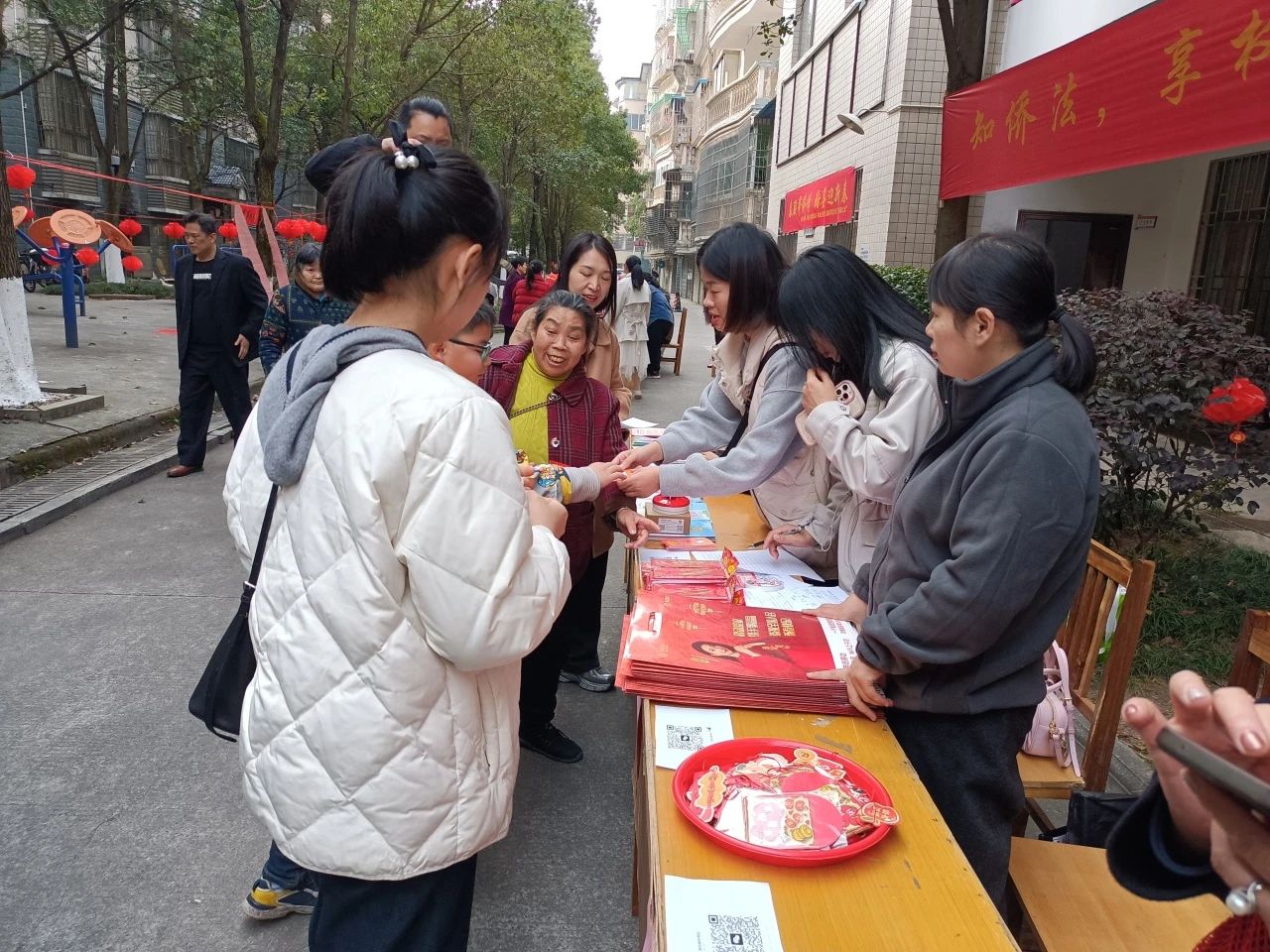 湖南保安服务,墙外高空清洗服务,湖南保利天创物业发展有限公司