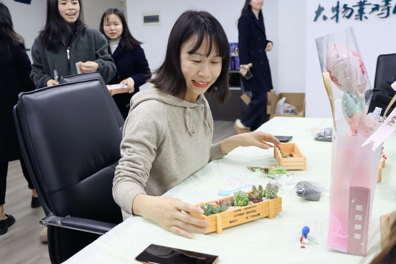 湖南保安服务,墙外高空清洗服务,湖南保利天创物业发展有限公司 湖南保安服务,墙外高空清洗服务,湖南保利天创物业发展有限公司