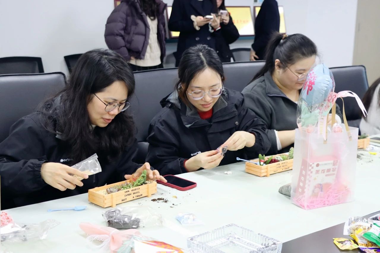 湖南保安服务,墙外高空清洗服务,湖南保利天创物业发展有限公司