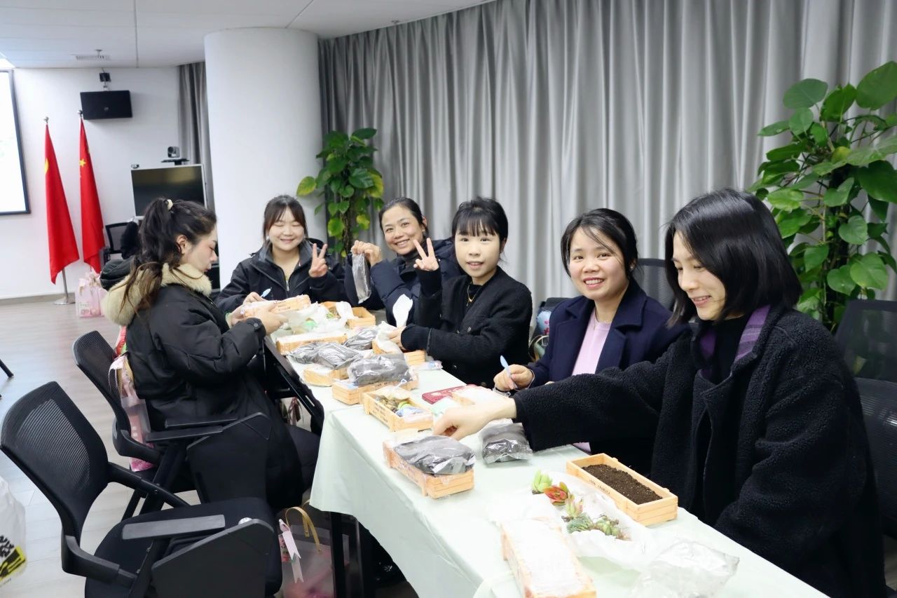 湖南保安服务,墙外高空清洗服务,湖南保利天创物业发展有限公司 湖南保安服务,墙外高空清洗服务,湖南保利天创物业发展有限公司