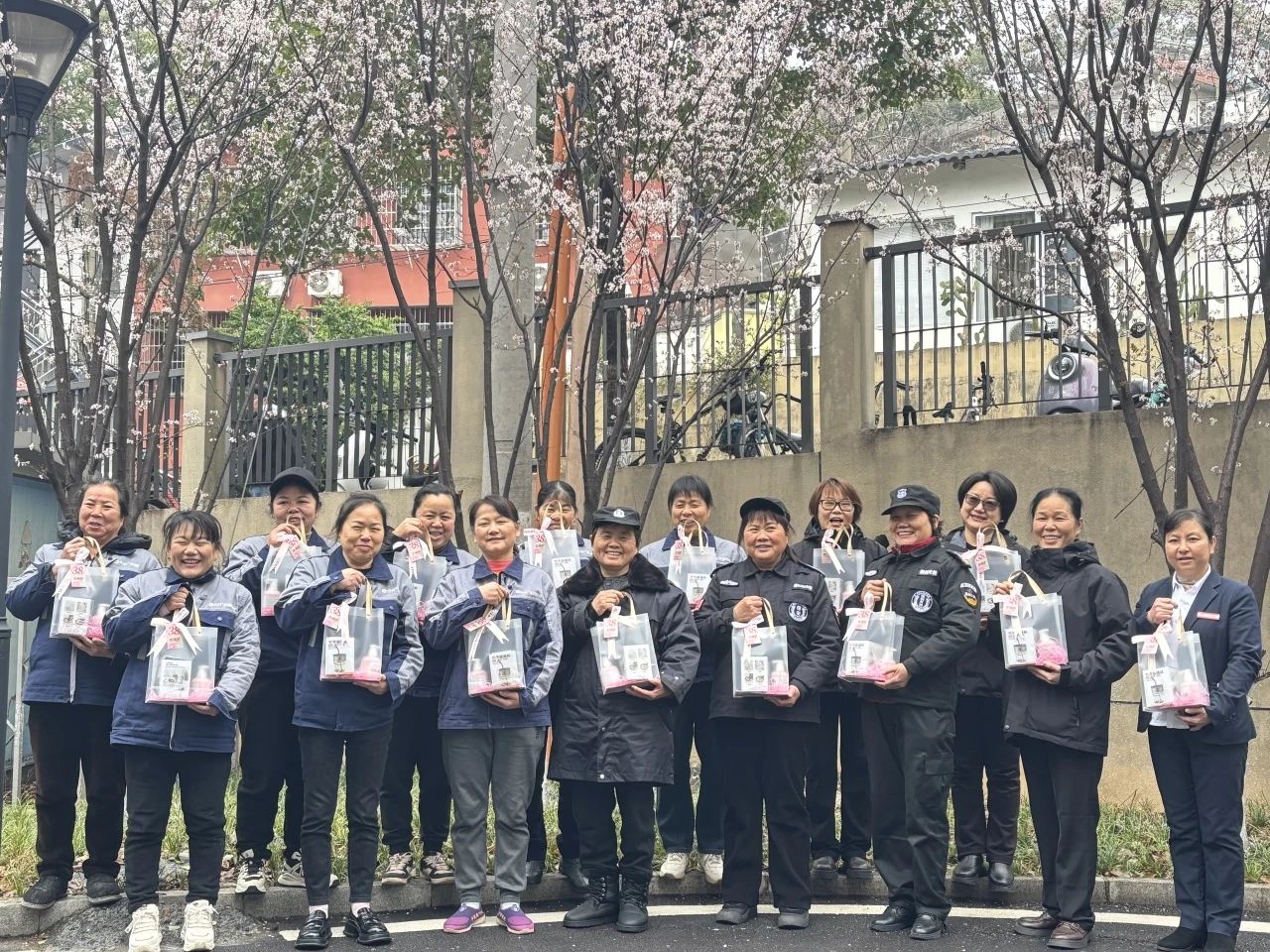 湖南保安服务,墙外高空清洗服务,湖南保利天创物业发展有限公司