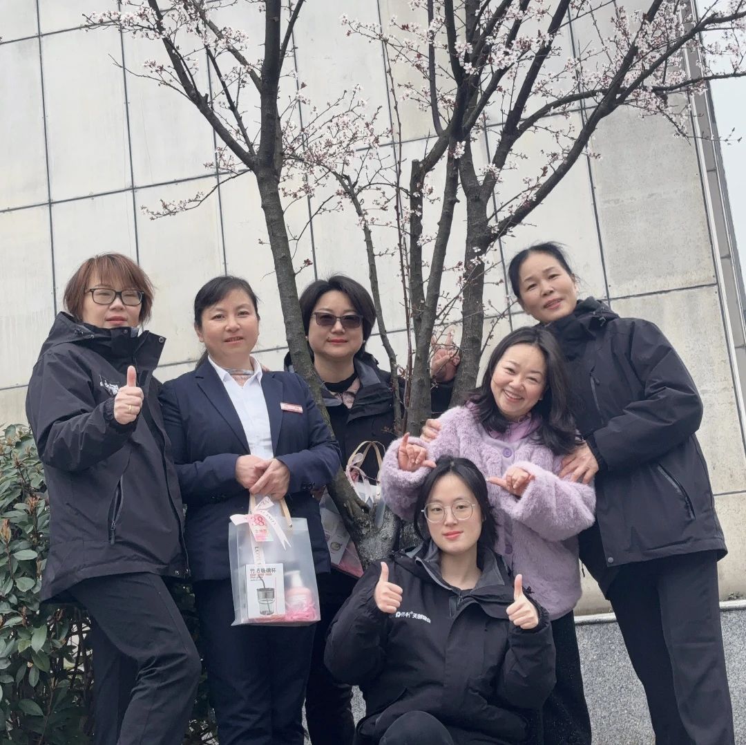 湖南保安服务,墙外高空清洗服务,湖南保利天创物业发展有限公司 湖南保安服务,墙外高空清洗服务,湖南保利天创物业发展有限公司