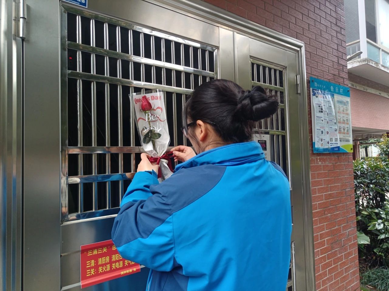 湖南保安服务,墙外高空清洗服务,湖南保利天创物业发展有限公司 湖南保安服务,墙外高空清洗服务,湖南保利天创物业发展有限公司