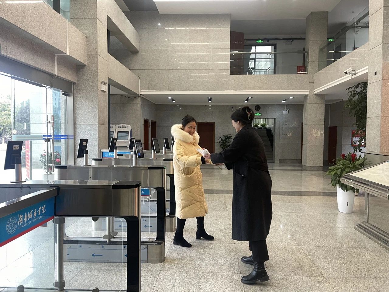 湖南保安服务,墙外高空清洗服务,湖南保利天创物业发展有限公司 湖南保安服务,墙外高空清洗服务,湖南保利天创物业发展有限公司