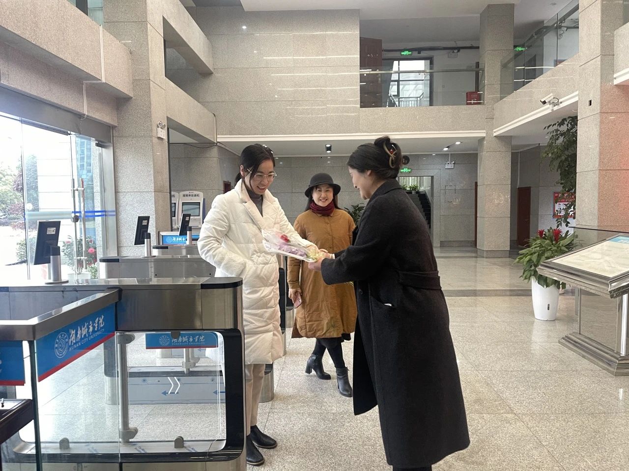 湖南保安服务,墙外高空清洗服务,湖南保利天创物业发展有限公司